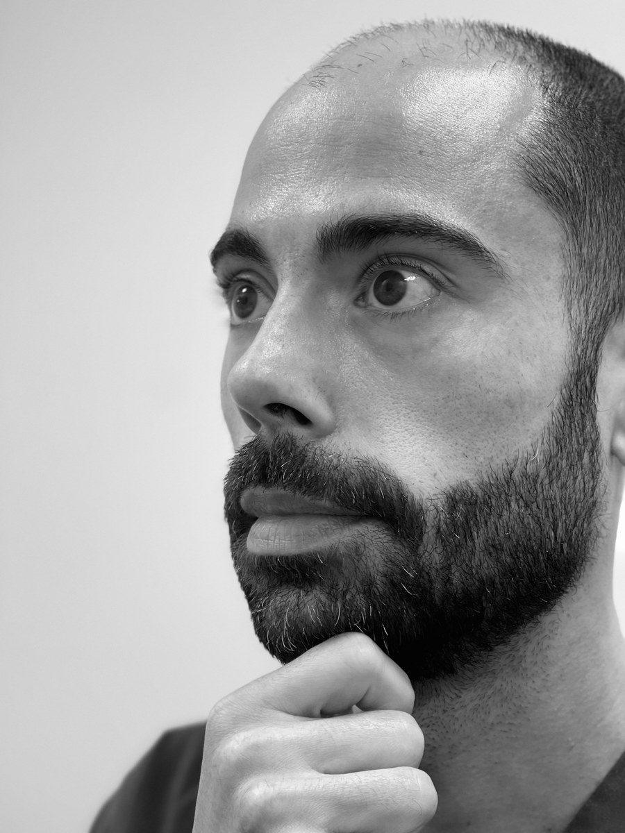 Dr. Miguel Mendes de Oliveira — Periodontist & Implantologist